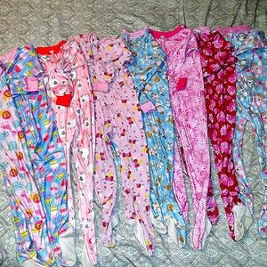 Girls sleeper sets size 5/6 good condition